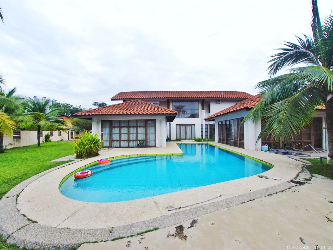 PRIVATE SWIMMINGPOOL 2 Storey Bungalow Bayan - photo 2