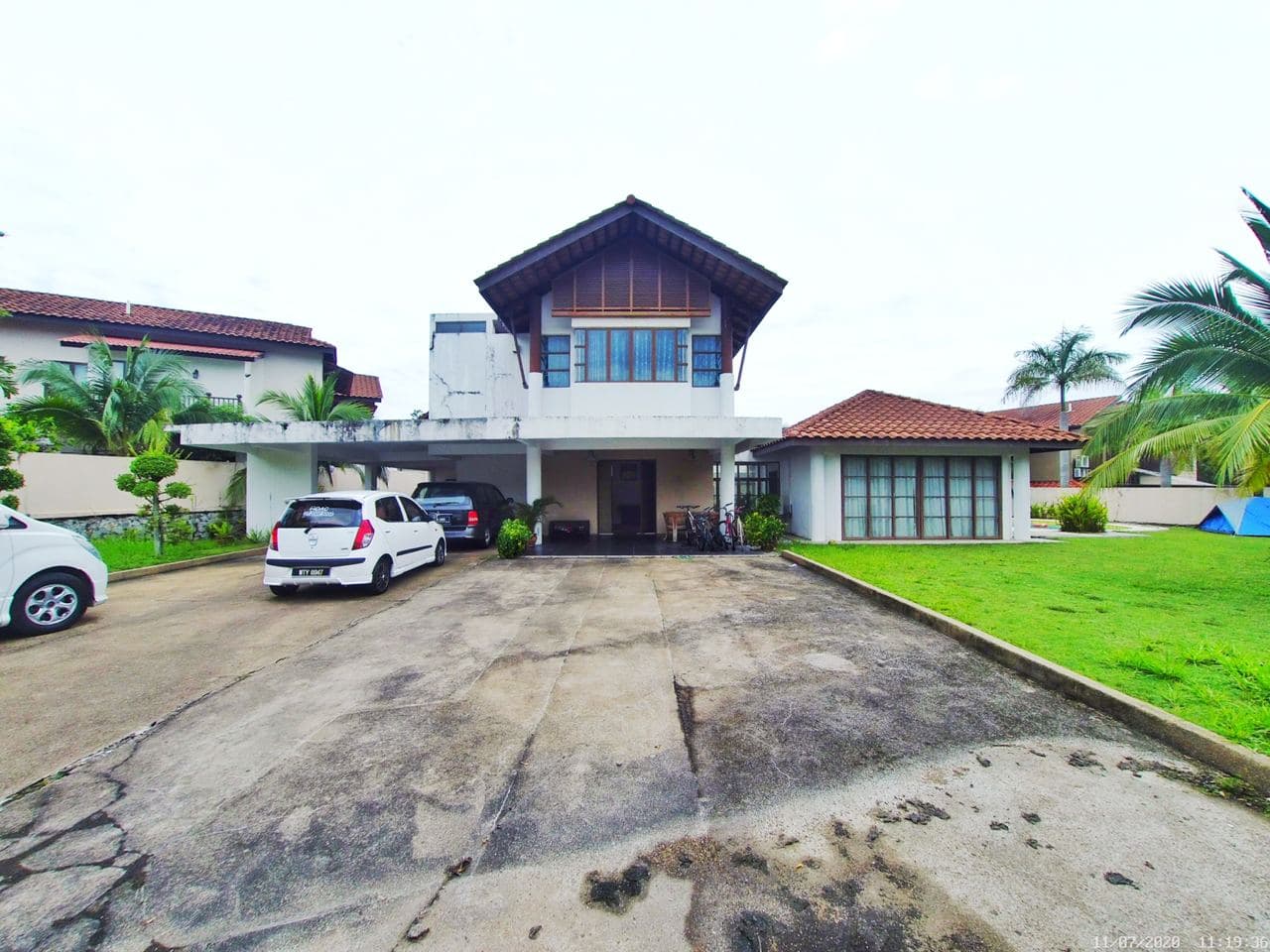 PRIVATE SWIMMINGPOOL 2 Storey Bungalow Bayan - photo 3