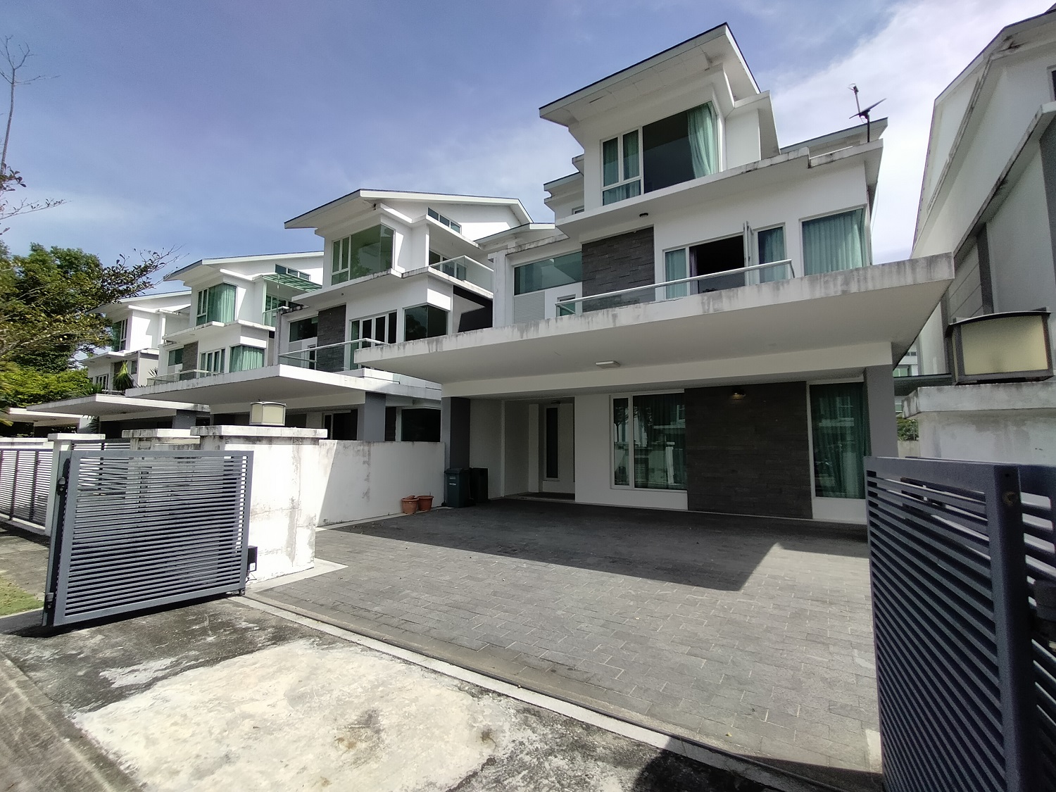 LUXURY 3 Storey Bungalow Damaisari Wangsa Melawati - photo 2