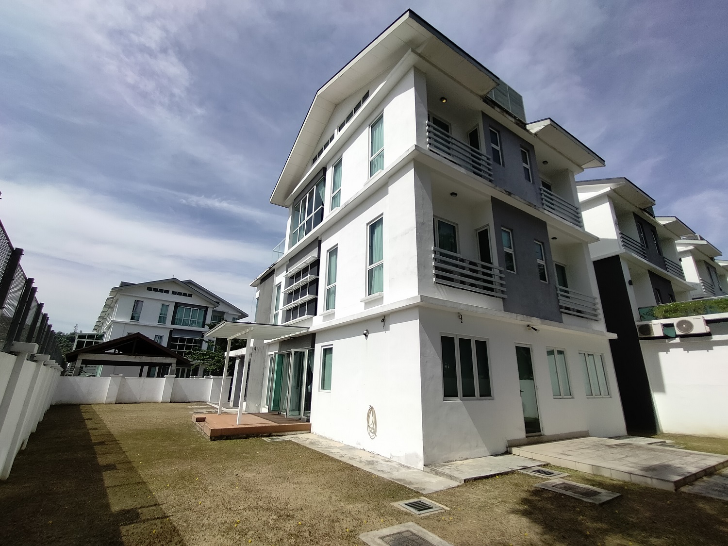 LOW DENSITY 3 Storey Bungalow Damaisari KL - photo 2
