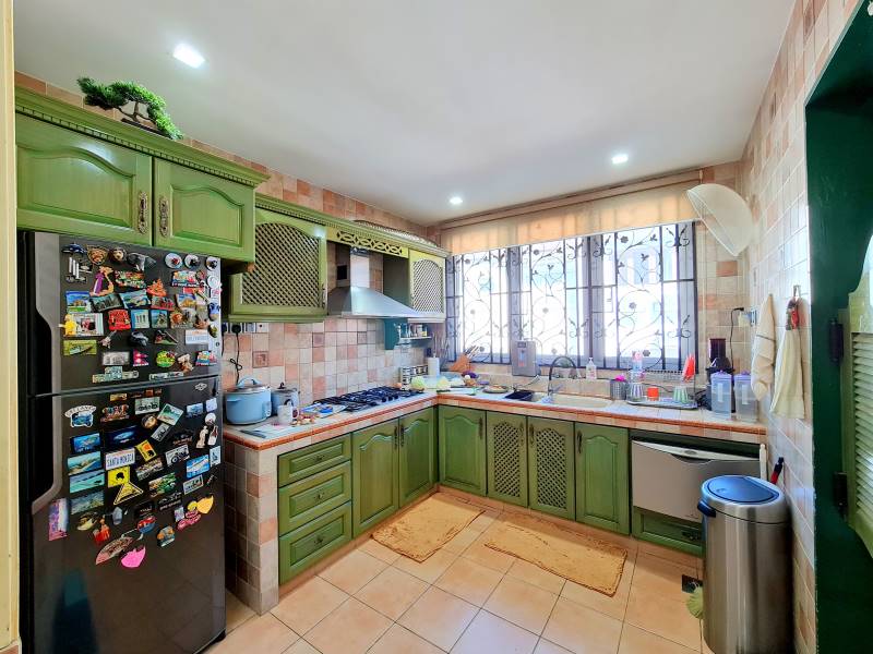 RENOVATED FURNISHED 3 Storey Taman Tun Abdul Razak - photo 7