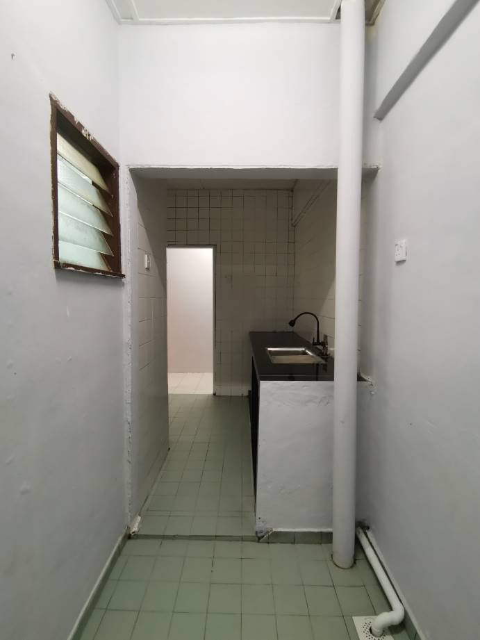 WELL MAINTAINED Block 21 Taman Bukit Angkasa - photo 3