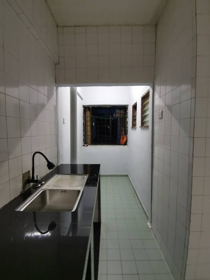 WELL MAINTAINED Block 21 Taman Bukit Angkasa - photo 4