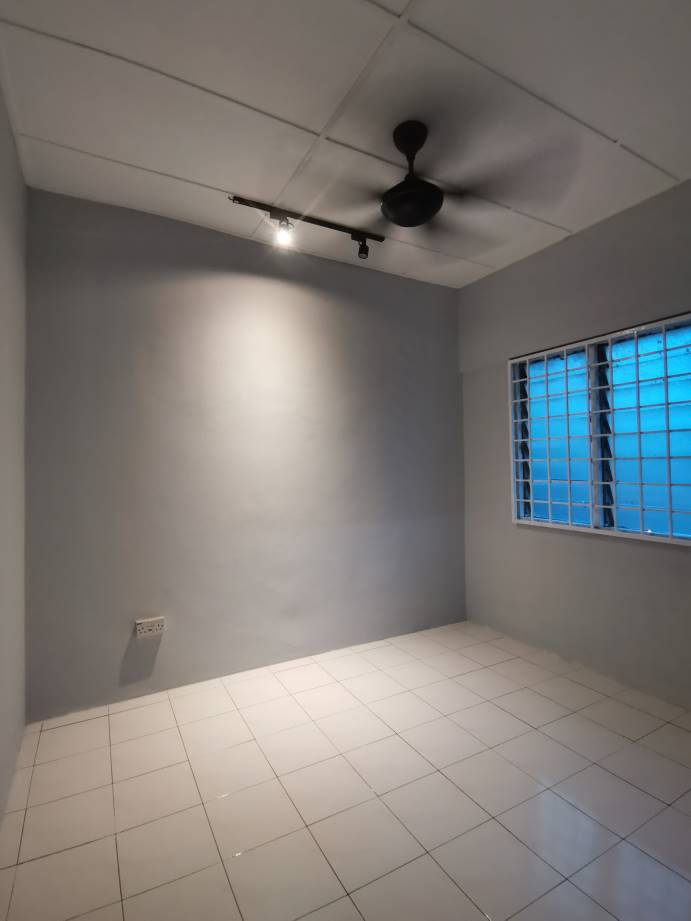 WELL MAINTAINED Block 21 Taman Bukit Angkasa - photo 6
