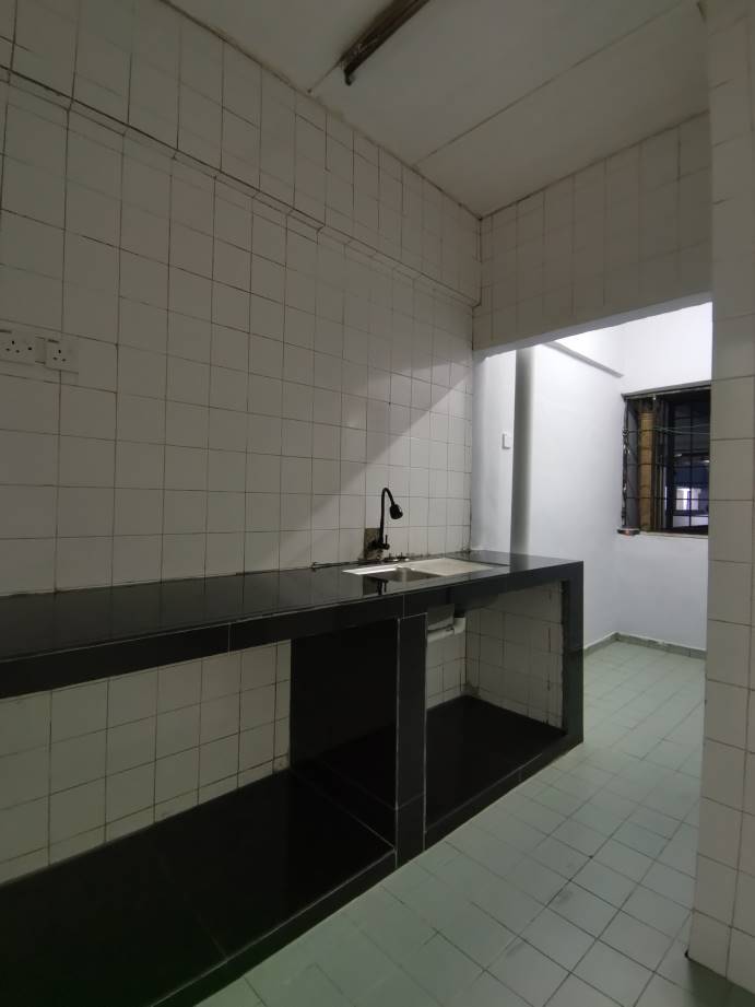 WELL MAINTAINED Block 21 Taman Bukit Angkasa - photo 9