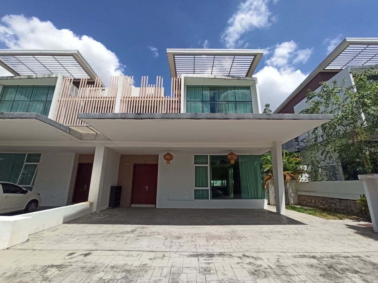 RENOVATED 2Storey SemiD Evergreen Garden Residence - photo 2