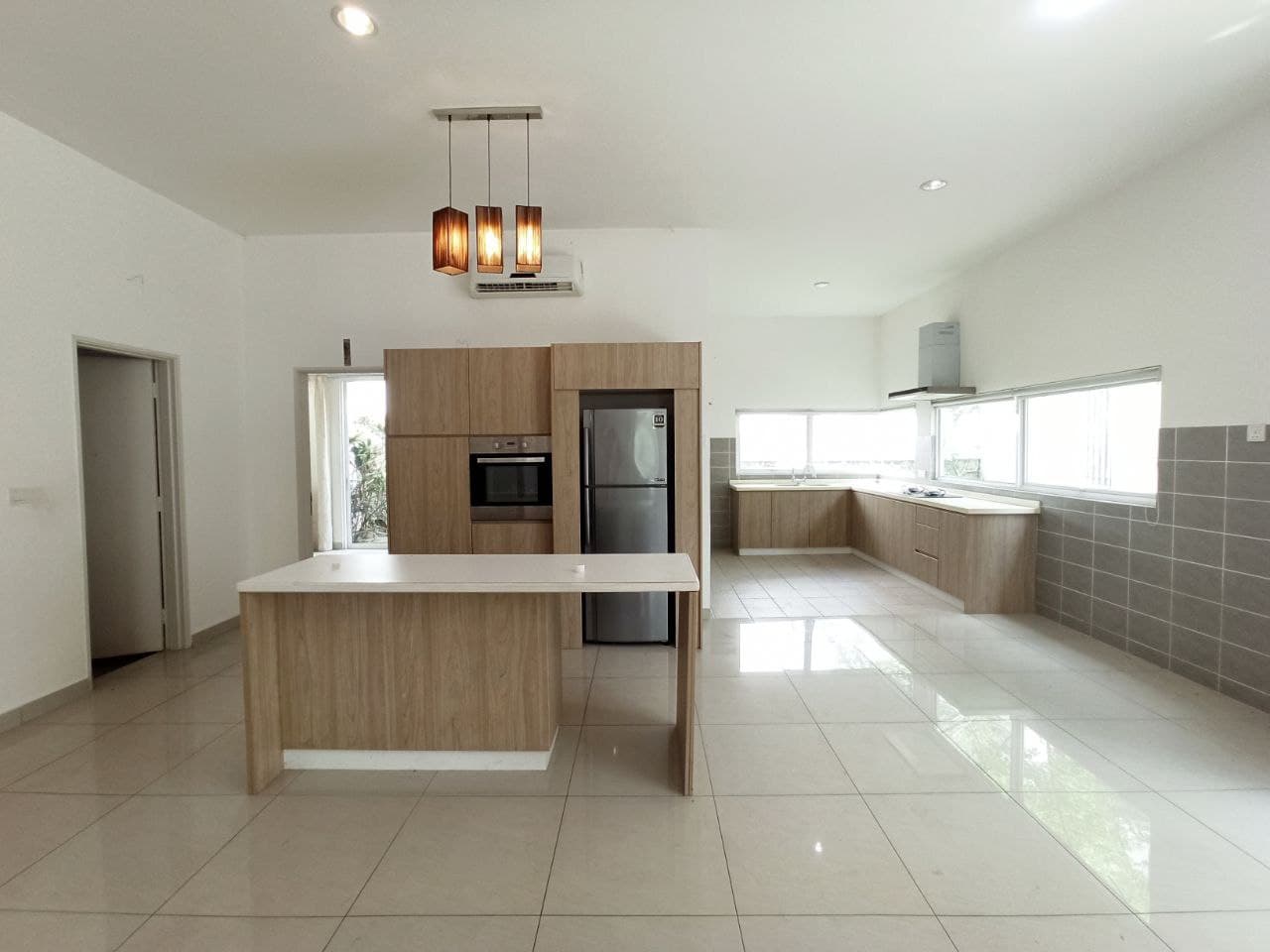 RENOVATED 2Storey SemiD Evergreen Garden Residence - photo 10