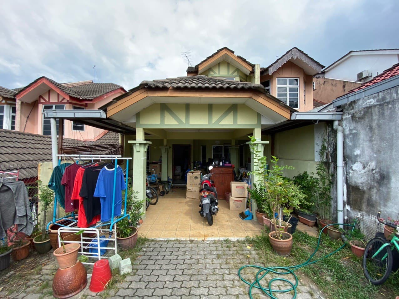 PARTIAL FURNISHED 2 Storey Seksyen 8 Shah Alam - photo 2