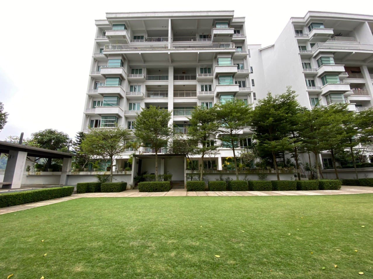 WELL MAINTAINED Riana Green East Condominium - photo 10