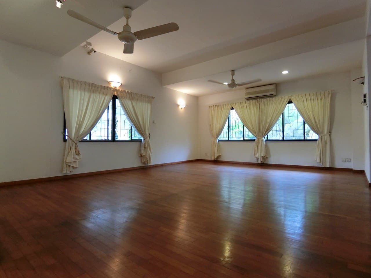 BEAUTIFUL 2 Storey Bungalow Jalan Maktab KL - photo 6