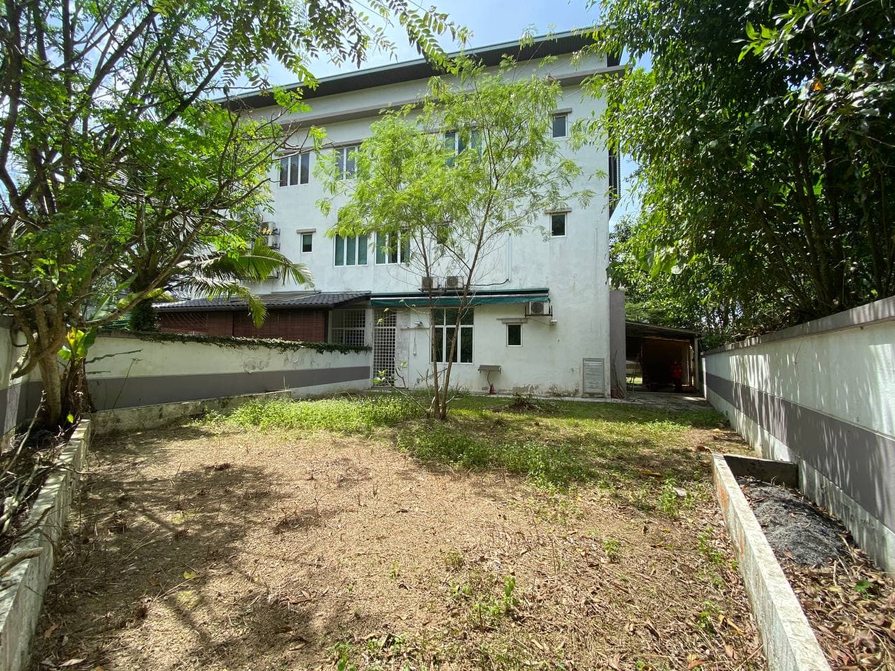 CORNER LOT 3 Storey Semi D Beverly Heights Ampang - photo 2