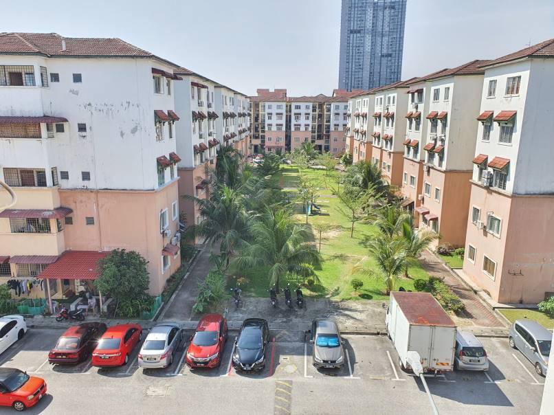 NEAR LRT Lotus Apartment Teratai Puchong Prima - photo 5