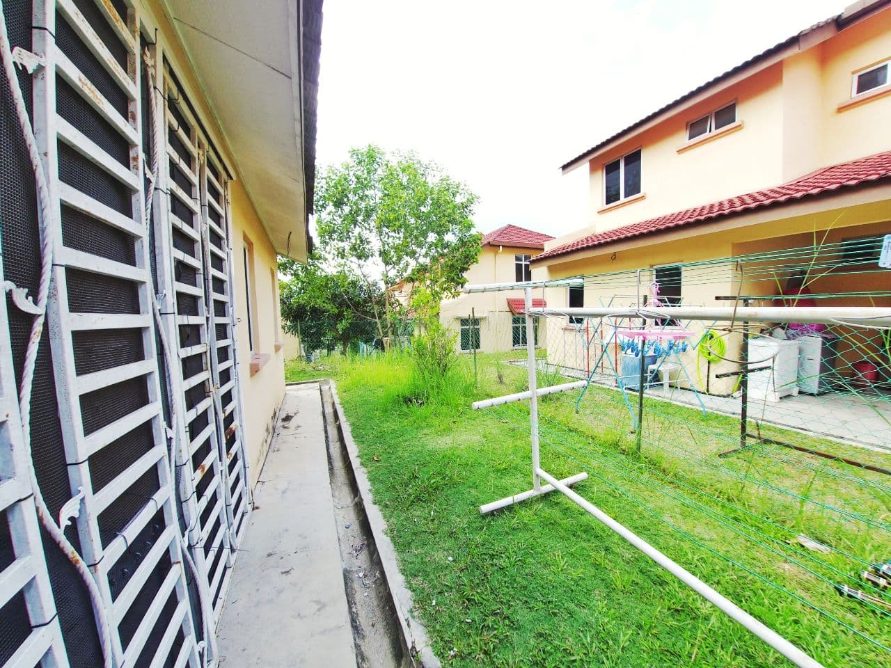 MURAH LUAS 1 half Storey Taman Desa Bestari Sepang - photo 2