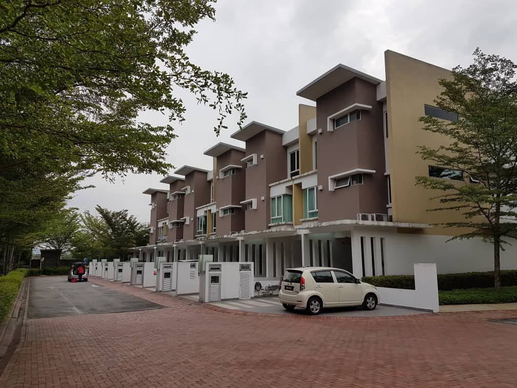 FULLY FURNISHED 2 Storey Townhouse Aqua Villa - photo 2