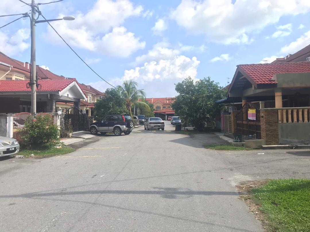 END LOT RENOVATED 2 Storey Bandar Sri Ehsan - photo 2