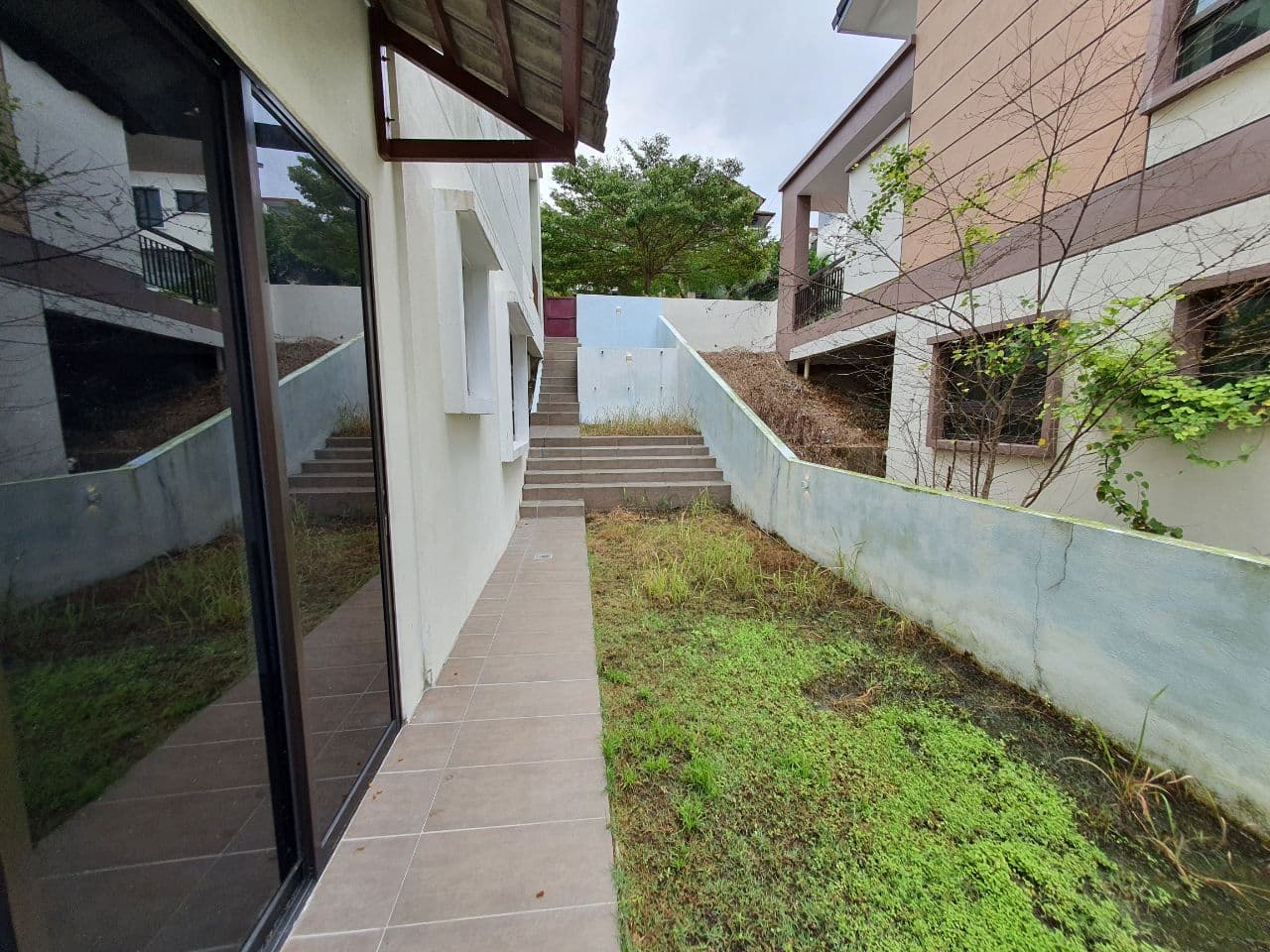 FACING KL CITY 2 Half Storey Semi D Taman Melawati - photo 4