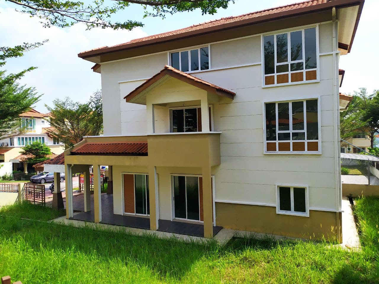 CORNER LOT 3 Storey Semi D Seksyen 9 Shah Alam - photo 2