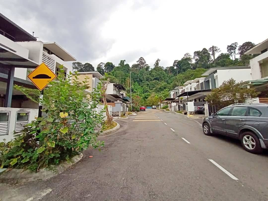 FULLY RENOVATED 2 Storey Sierra Ukay Ampang - photo 2