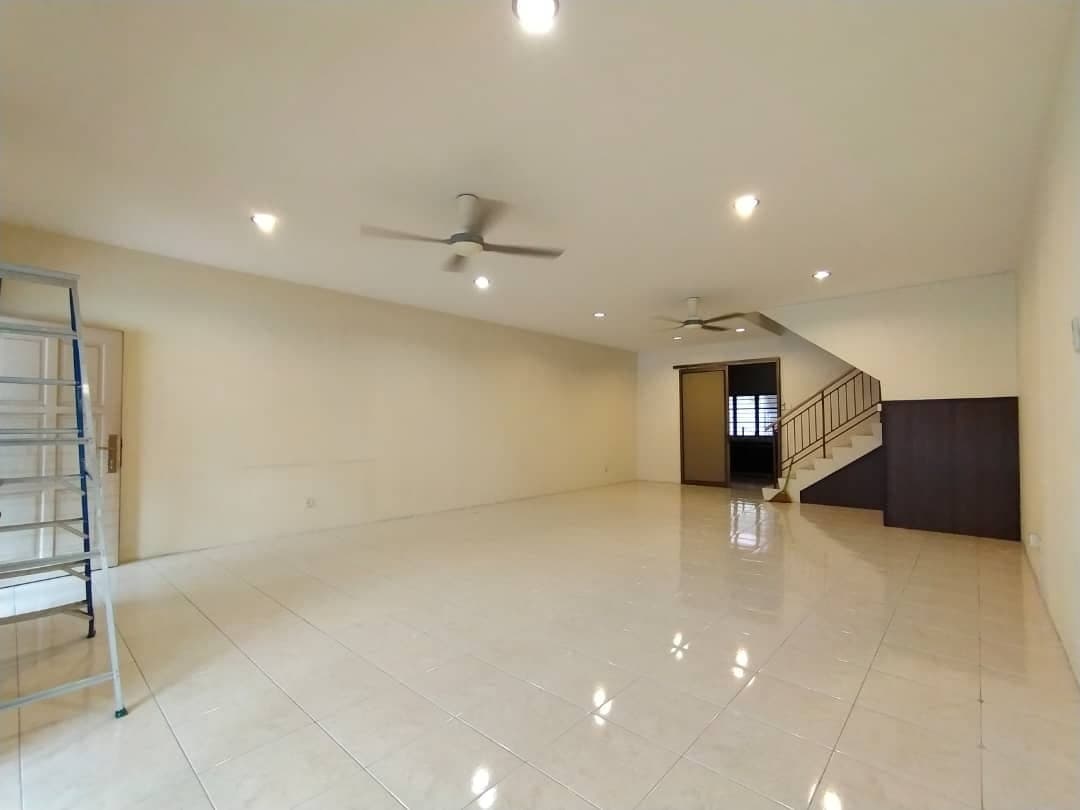 GOOD CONDITION 2 Storey Bandar Nusaputra Precint 1 - photo 2
