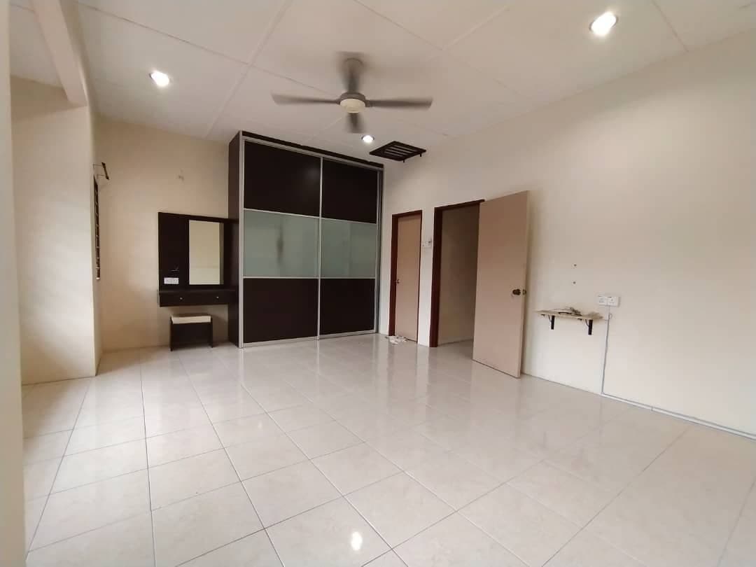GOOD CONDITION 2 Storey Bandar Nusaputra Precint 1 - photo 9