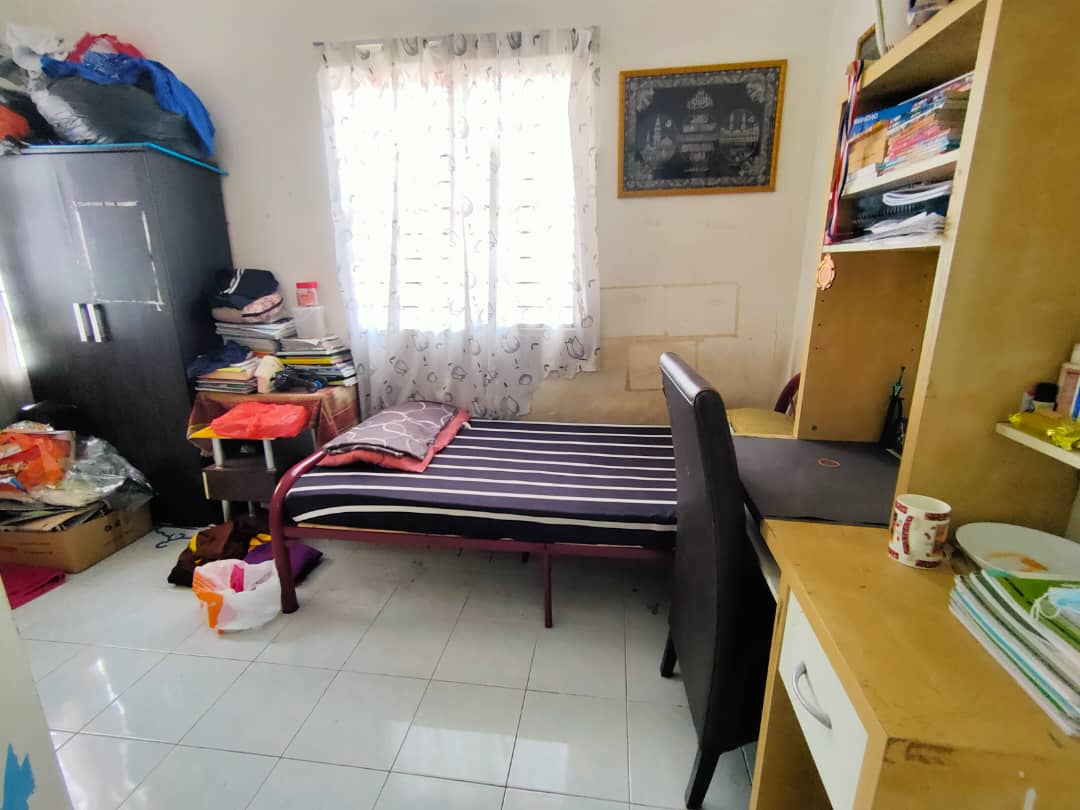 FACING OPEN 2 Storey Jalan Platinum Seksyen 7 - photo 3