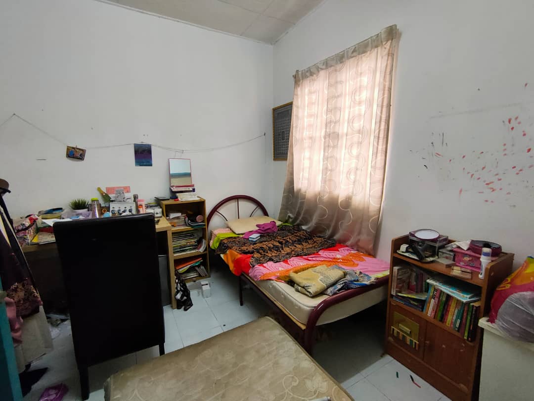 FACING OPEN 2 Storey Jalan Platinum Seksyen 7 - photo 5