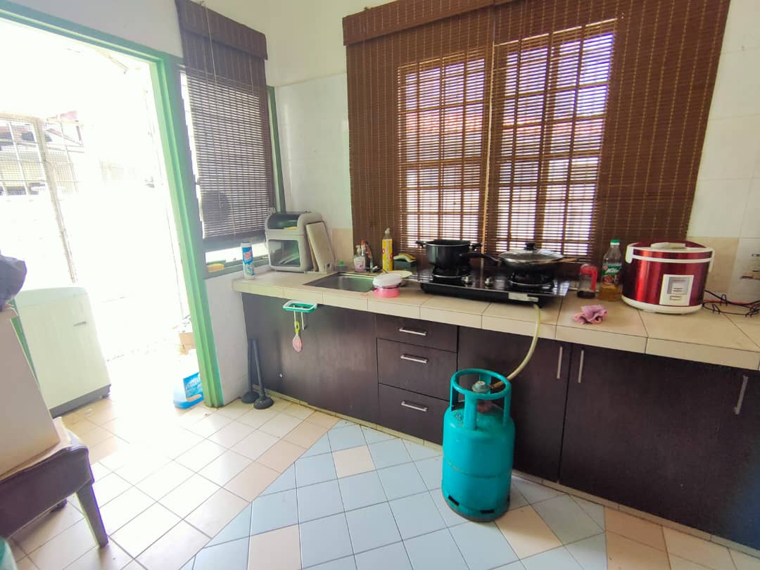 FACING OPEN 2 Storey Jalan Platinum Seksyen 7 - photo 6