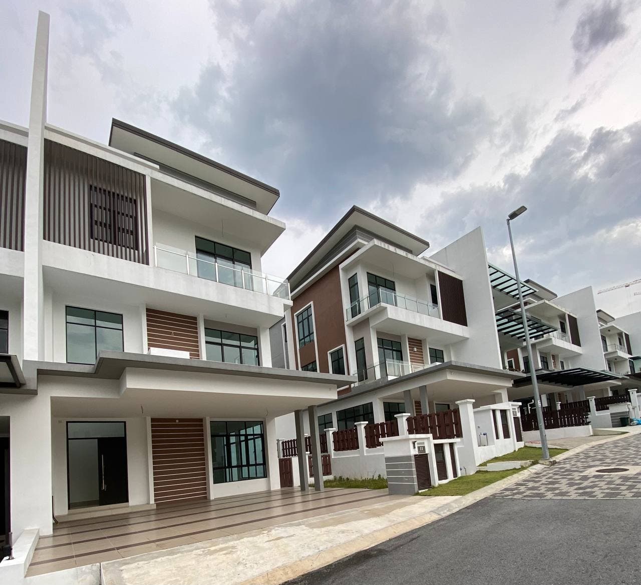 BEAUTIFUL UNIT 3 Storey Semi D Verge 32 Melawati - photo 2