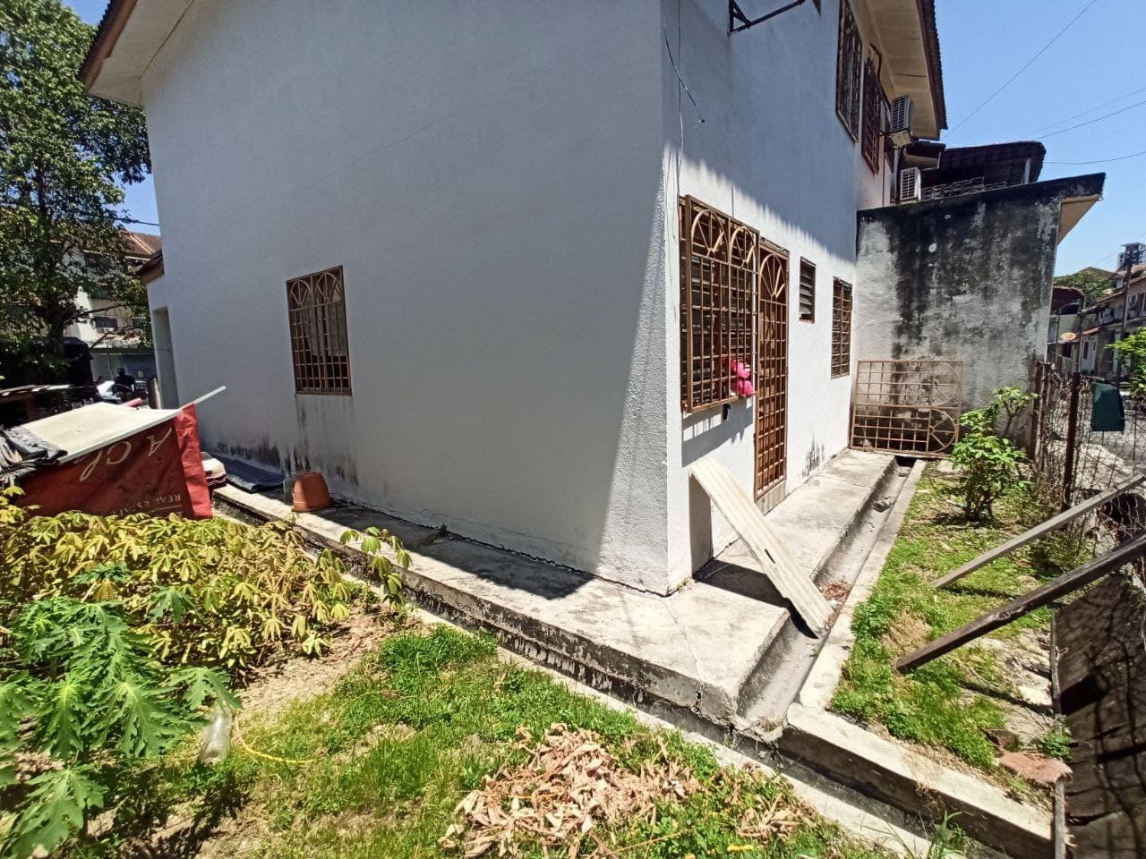 END LOT FACING OPEN 2 Storey Taman Bukit Serdang - photo 2