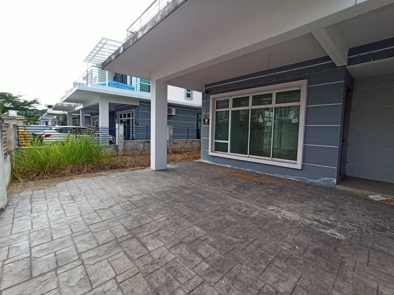 BARE UNIT 2 Storey Semi D Royal Garden Selangor - photo 3