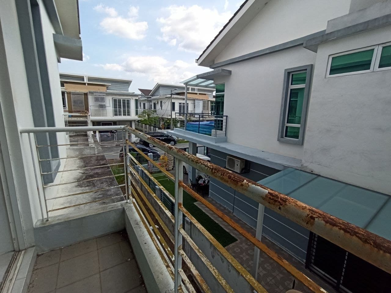 BARE UNIT 2 Storey Semi D Royal Garden Selangor - photo 6