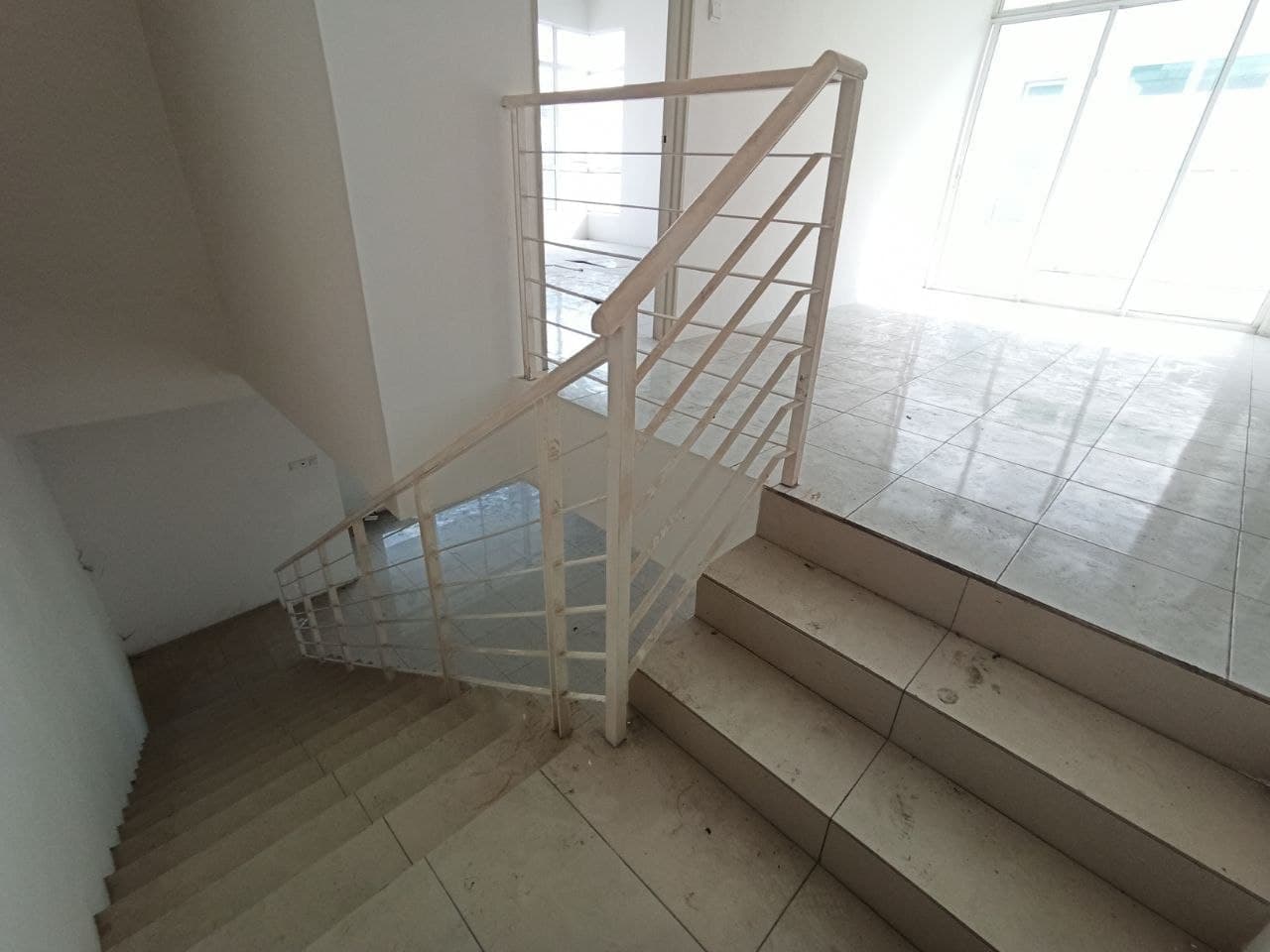 BARE UNIT 2 Storey Semi D Royal Garden Selangor - photo 8