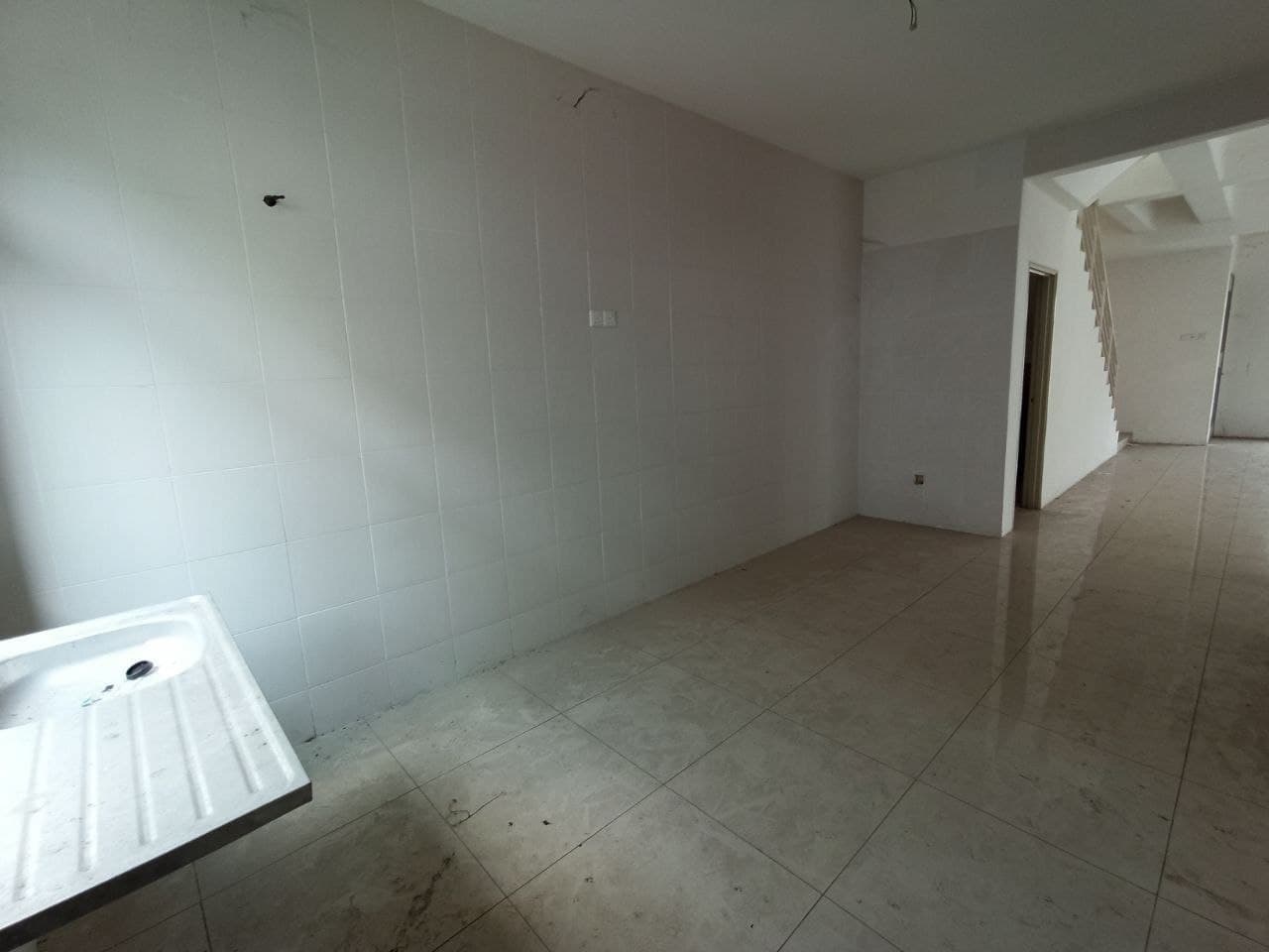 BARE UNIT 2 Storey Semi D Royal Garden Selangor - photo 11