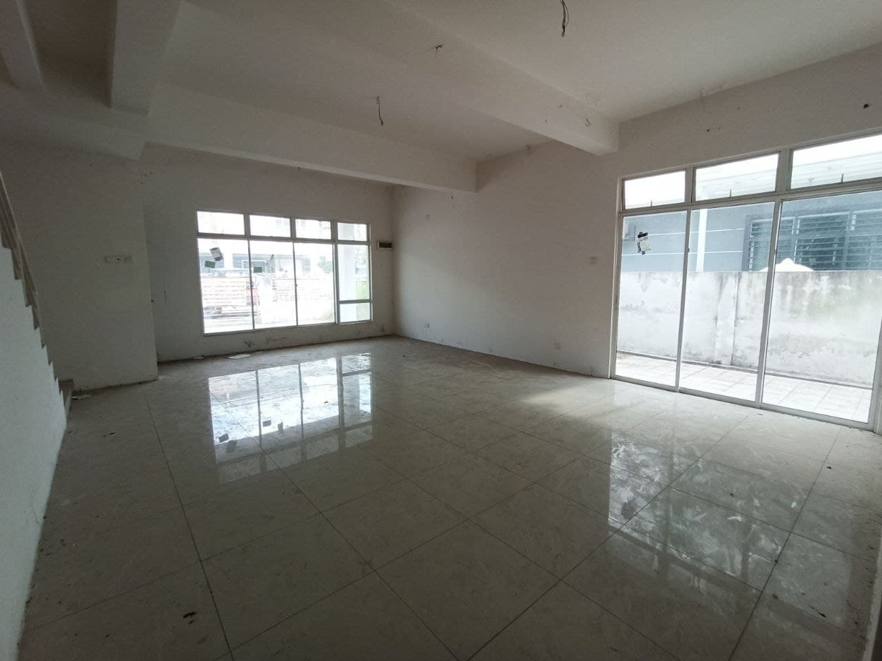BARE UNIT 2 Storey Semi D Royal Garden Selangor - photo 13