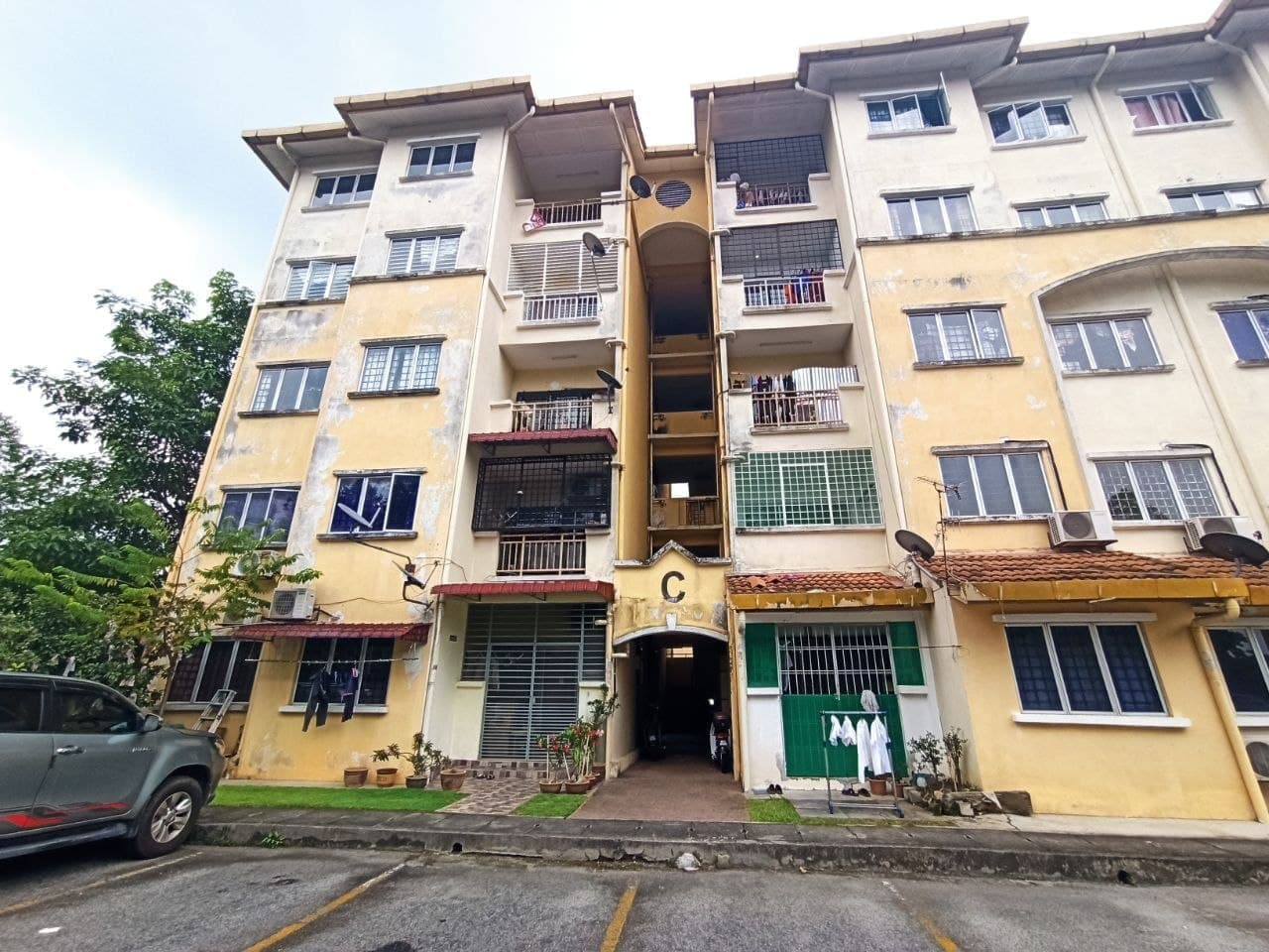 GOOD CONDITION Pangsapuri Seri Jati Puchong - photo 2