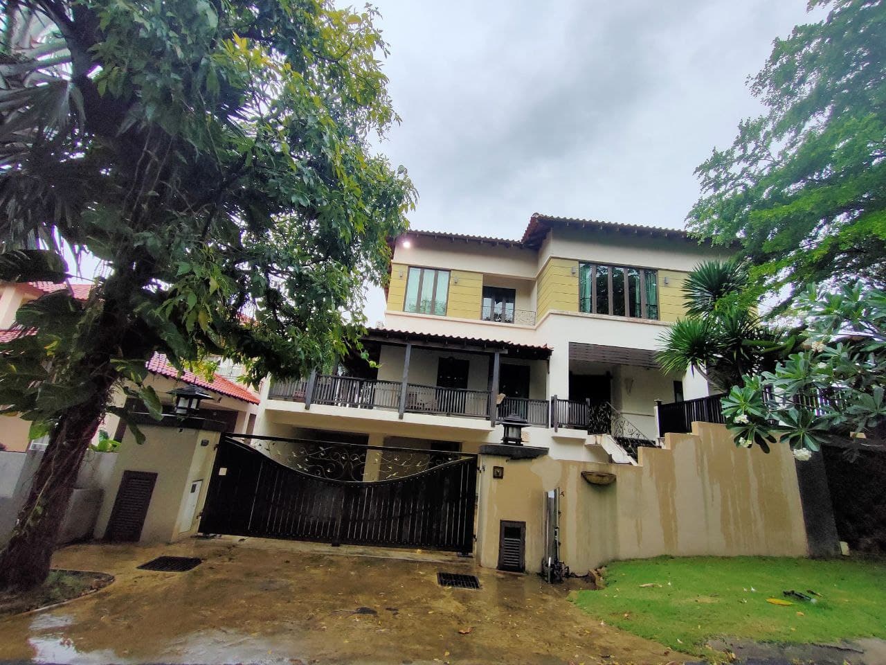 SPACIOUS 2 Half Storey Bungalow Saujana Impian - photo 2