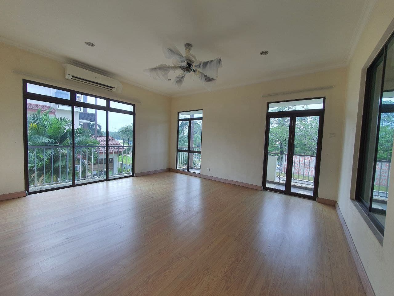 FACING TASIK 2 Half Storey Semi D Puncak Bangi - photo 9