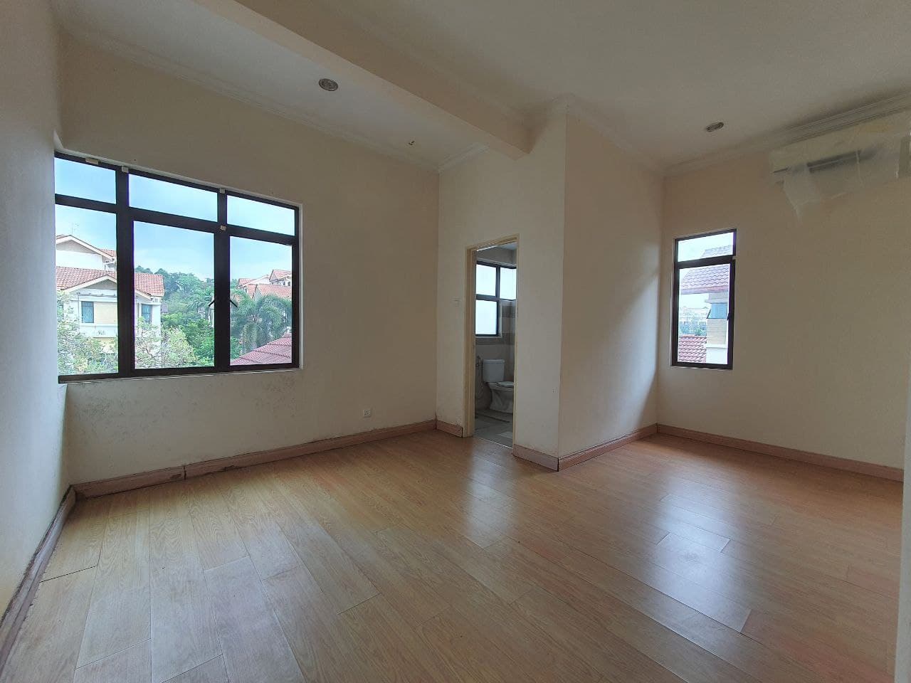 FACING TASIK 2 Half Storey Semi D Puncak Bangi - photo 10