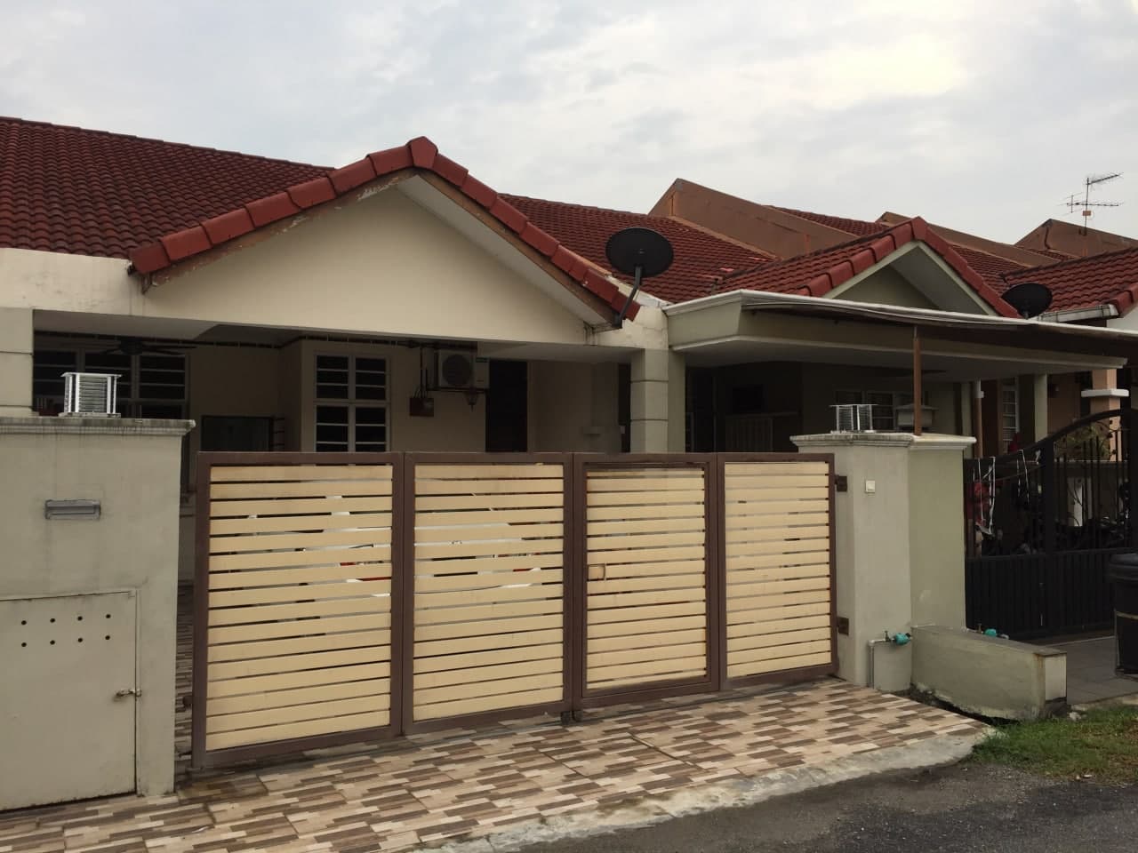 24 HOURS SECURE 1 Storey Tmn Dato Demang Selangor - photo 2