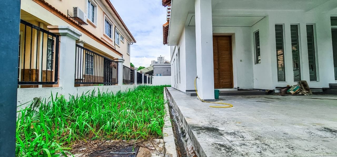 FACING OPEN 2 Storey Bungalow Grandville USJ 1 - photo 4