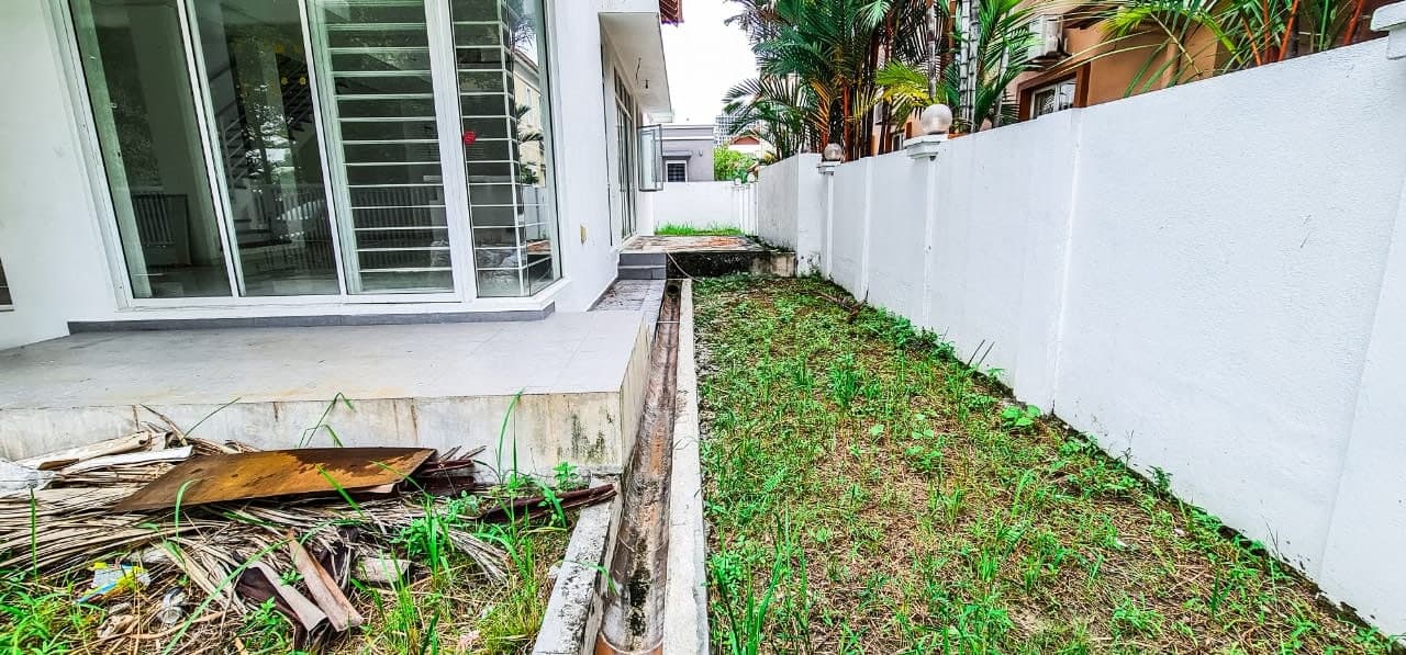 FACING OPEN 2 Storey Bungalow Grandville USJ 1 - photo 5