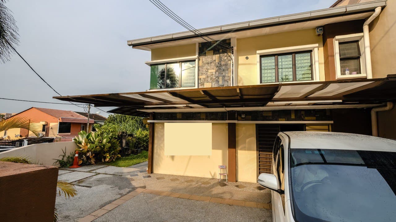 CANTIK 2 Storey Taman Bukit Serdang Seri Kembangan - photo 2