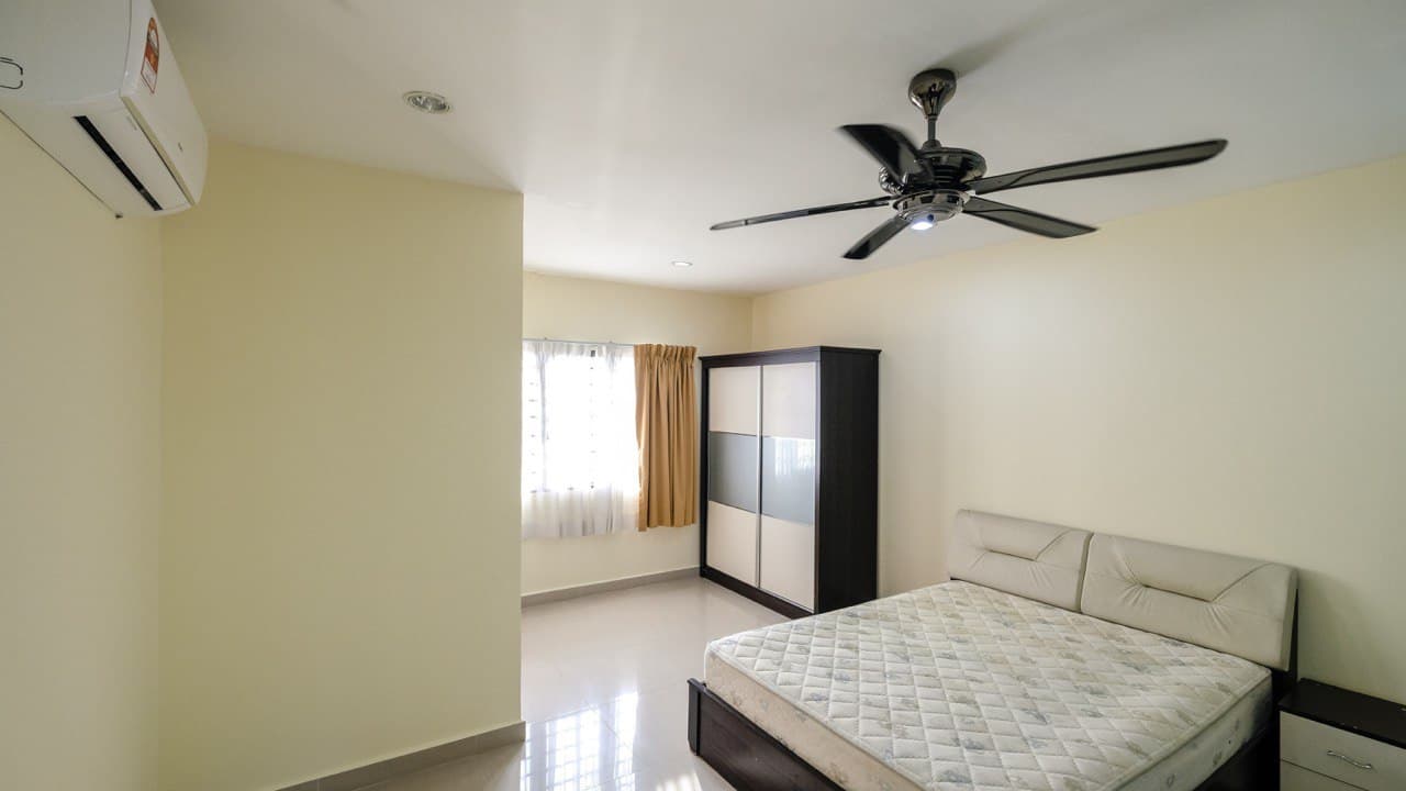 CANTIK 2 Storey Taman Bukit Serdang Seri Kembangan - photo 4