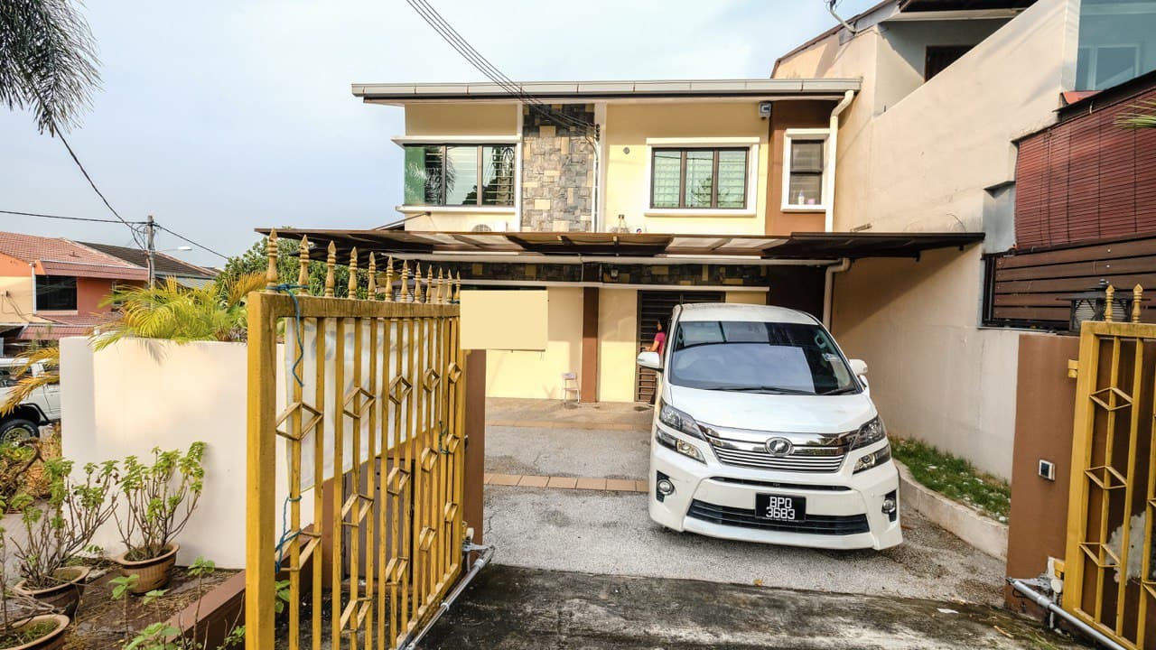 CANTIK 2 Storey Taman Bukit Serdang Seri Kembangan - photo 7