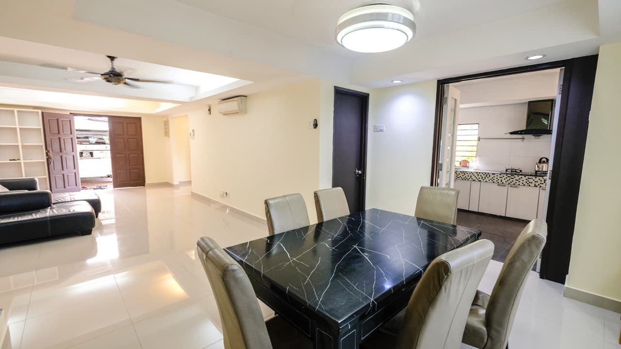 CANTIK 2 Storey Taman Bukit Serdang Seri Kembangan - photo 9
