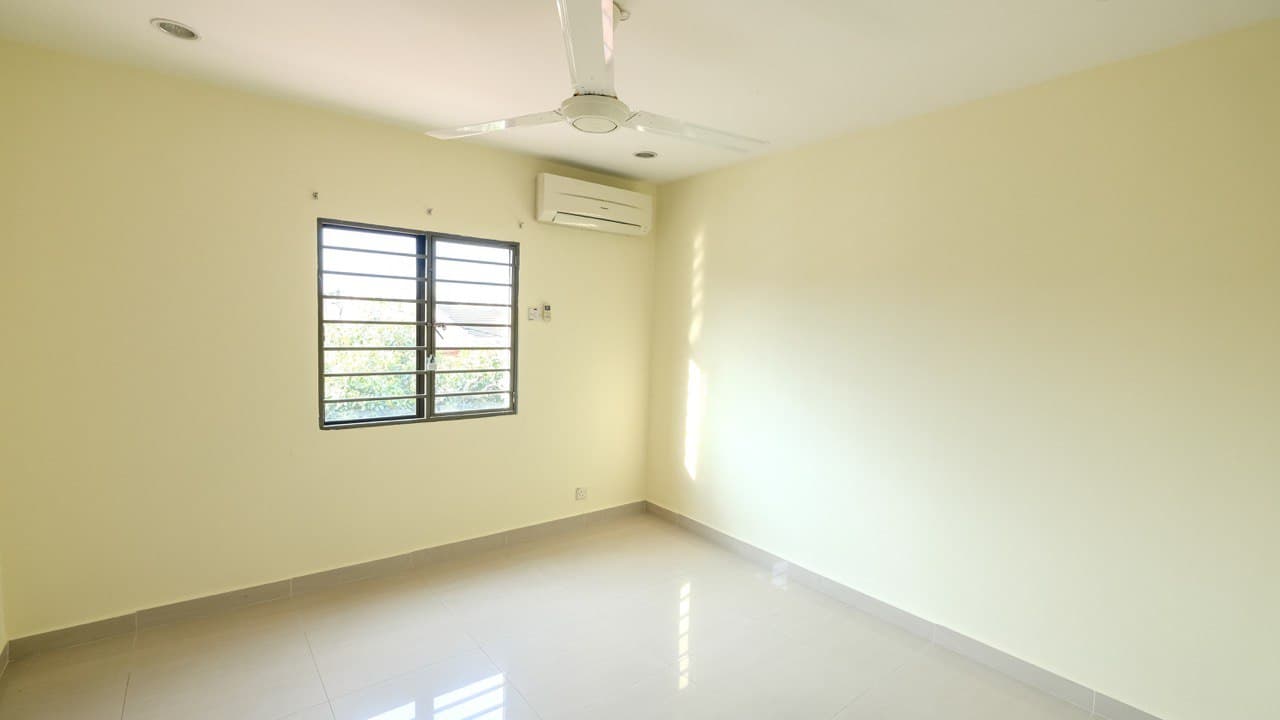 CANTIK 2 Storey Taman Bukit Serdang Seri Kembangan - photo 13
