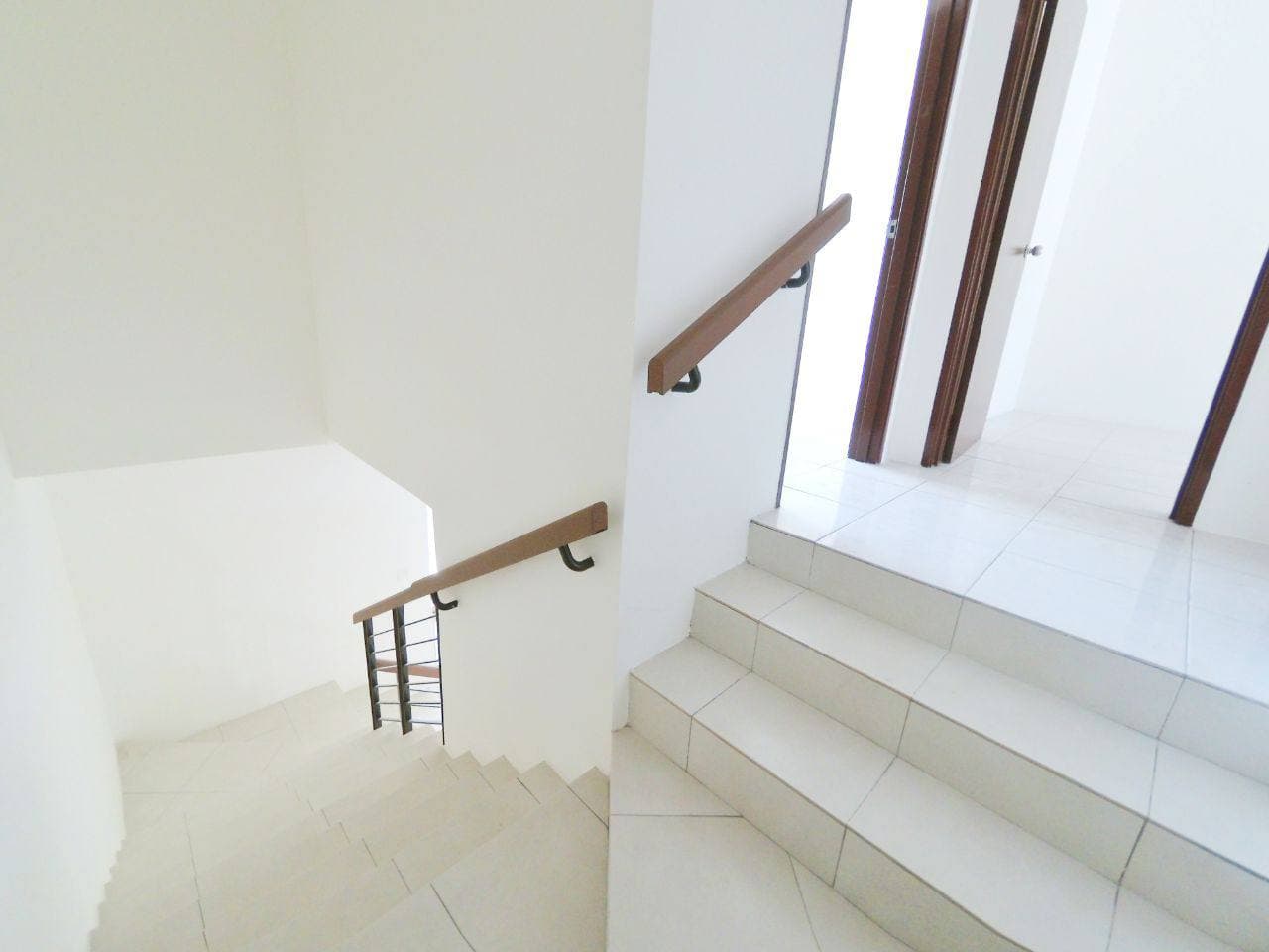 GATED 2 Storey Taman Desiran Bayu Puchong - photo 4