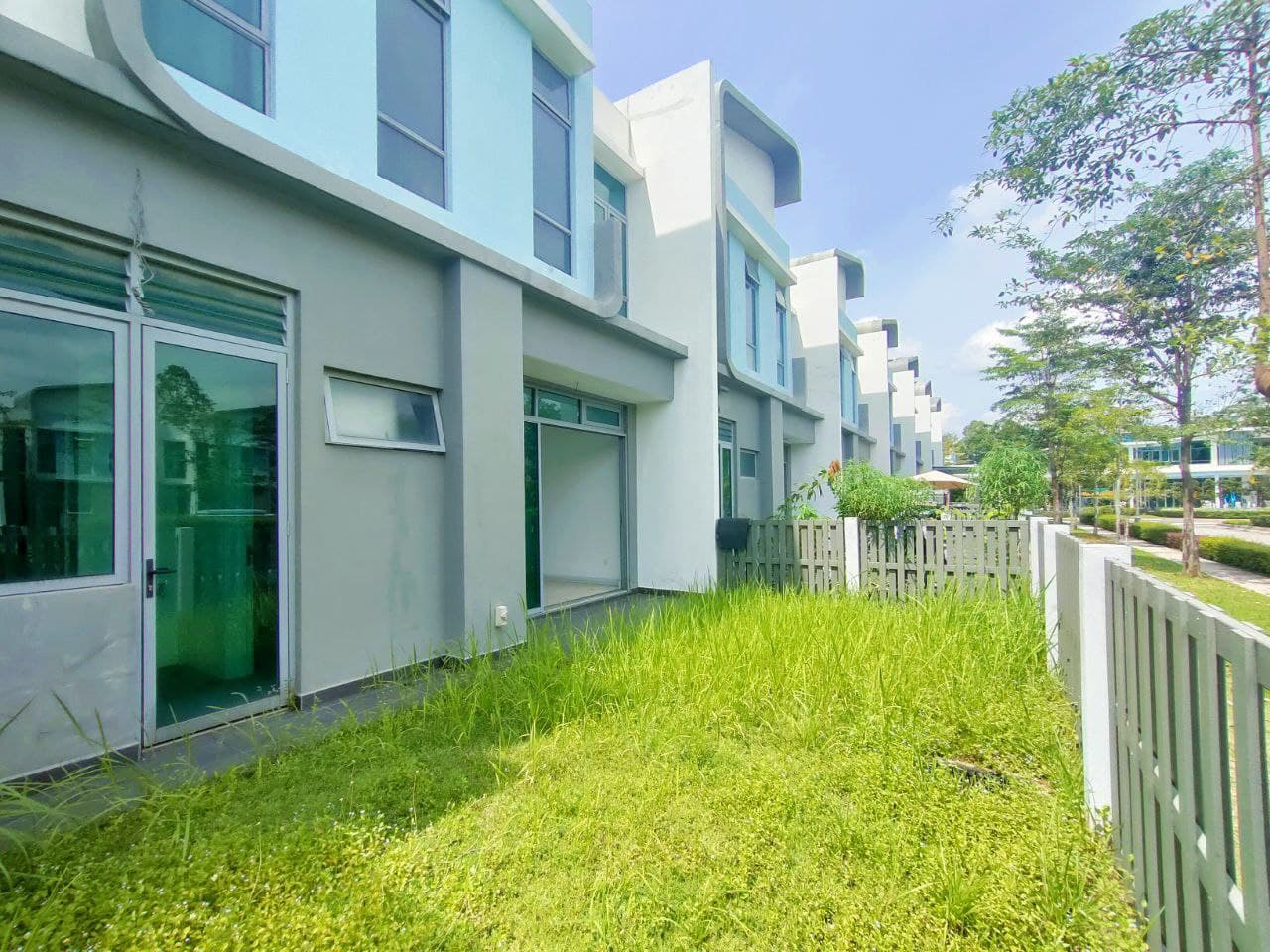 GATED 2 Storey Liu Li Grden Cyberjaya - photo 3
