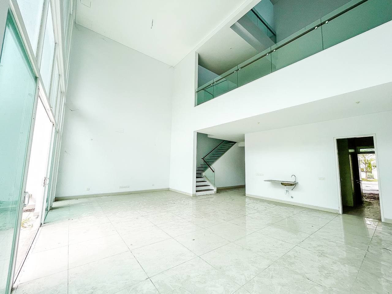 SPACIOUS 3 Storey Lagenda Waterfront Home Selangor - photo 9