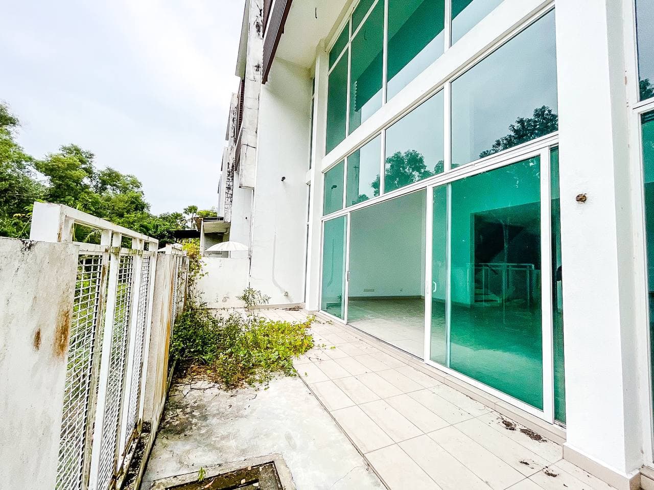 SPACIOUS 3 Storey Lagenda Waterfront Home Selangor - photo 12